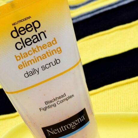 Neutrogena Deep Clean Scrub Blackhead Eliminating Daily Scrub -100ml